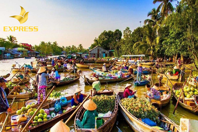 Chợ nổi ở Tiền Giang rất phát triển về du lịch, đặc biệt là du lịch sông nước