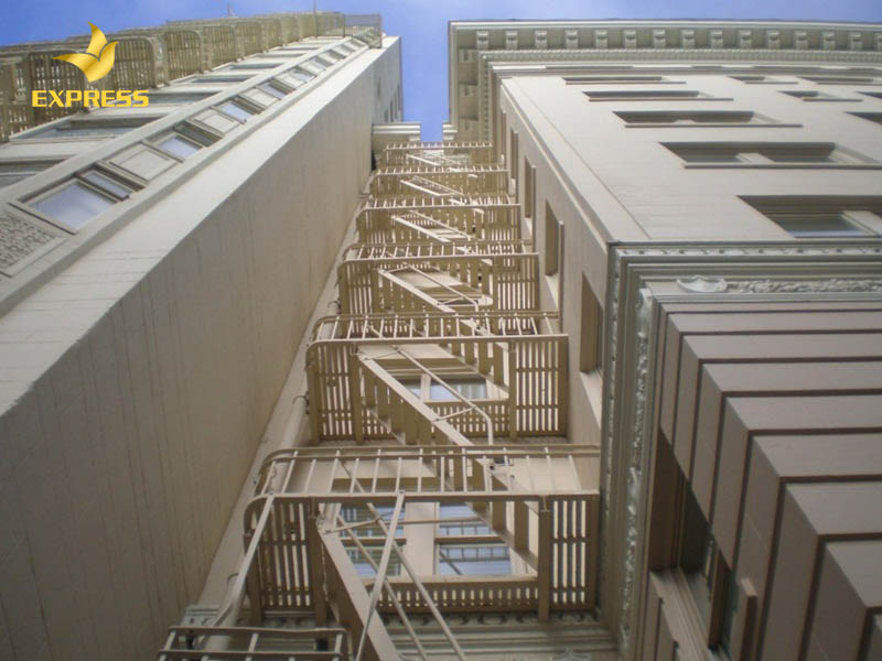 Chung cư cao tầng phải có hệ thống cầu thang thoát hiểm.