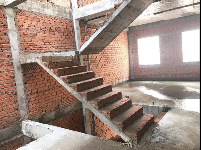 Cầu thang đang xây dựng