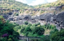 Chùa hang Ajanta - Di sản độc đáo trong lòng núi đá 