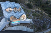 Khám phá kiến trúc nhà sò bám đồi ma quái ở Tây Ban Nha