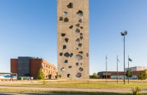 Ngắm tháp lõm đa giác tại Đại học Morini Arquitectos
