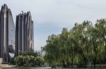 Ngắm tòa nhà hình “đĩa trâu” đen sì tại Trung Quốc