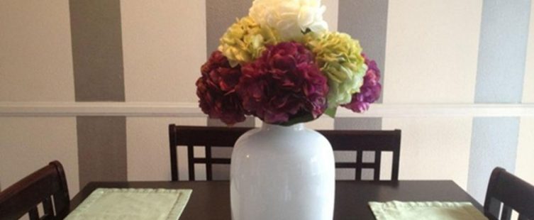  Học cách trang trí bàn ăn đẹp bằng hoa cực đơn giản và dễ dàng					