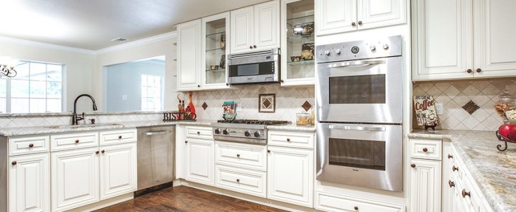  Thiết kế gian bếp với thiết bị màu trắng – không gian bếp luôn sáng sủa					