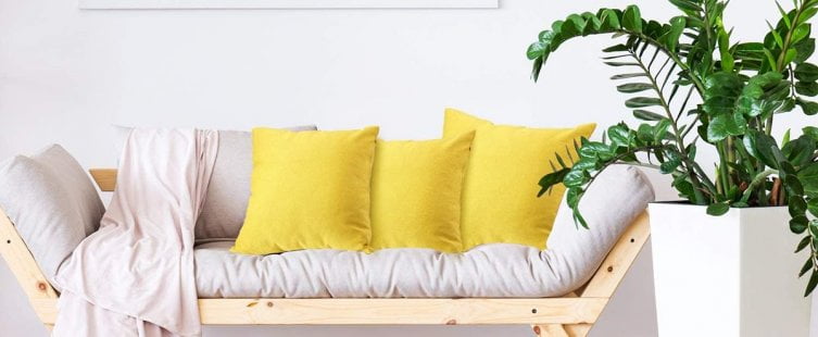  Gối sofa màu vàng nên kết hợp với bộ ghế sofa màu gì?					