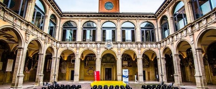  Say đắm kiến trúc độc đáo của trường đại học Bologna ở châu Âu					
