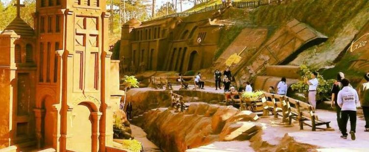  Cận cảnh đường hầm đất sét Đà Lạt khiến nhiều du khách thích thú					
