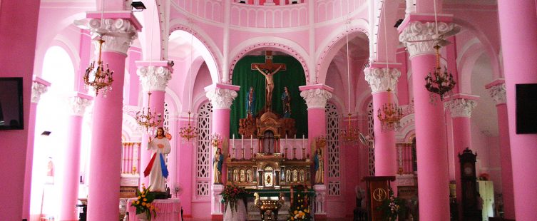  Nhà thờ màu hồng giữa trung tâm TP. Hồ Chí Minh gây bao thương nhớ					