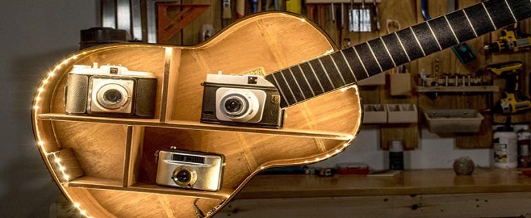  [Clip] Học ngay cách tái chế đàn guitar cũ thành đèn led trang trí cực hay					