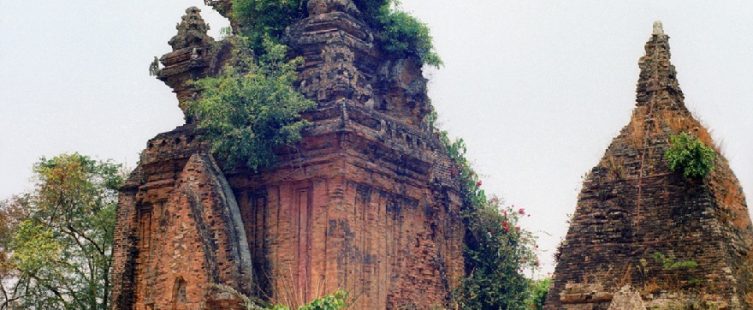  Tìm hiểu đặc điểm kiến trúc đền tháp Champa ở Việt Nam					