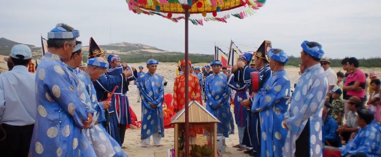  Nét đẹp văn hóa lễ hội Cá Ông truyền thống của người dân miền biển					