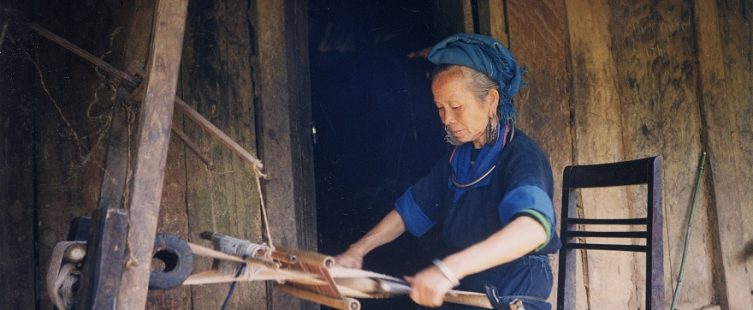  Nghề dệt vải lanh của phụ nữ dân tộc Mông ở Sơn La có gì đặc sắc?					