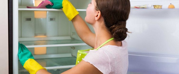  4 cách vệ sinh tủ lạnh đánh bay vết bẩn và mùi hôi hiệu quả					