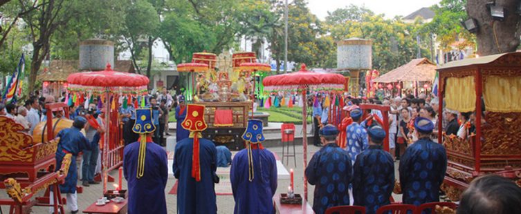  Lễ tế bách tổ truyến thống của các làng nghề bên sông Hương – Huế					