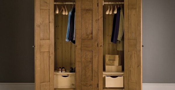  Tại sao nên sử dụng tủ quần áo gỗ sồi trong không gian phòng ngủ?					